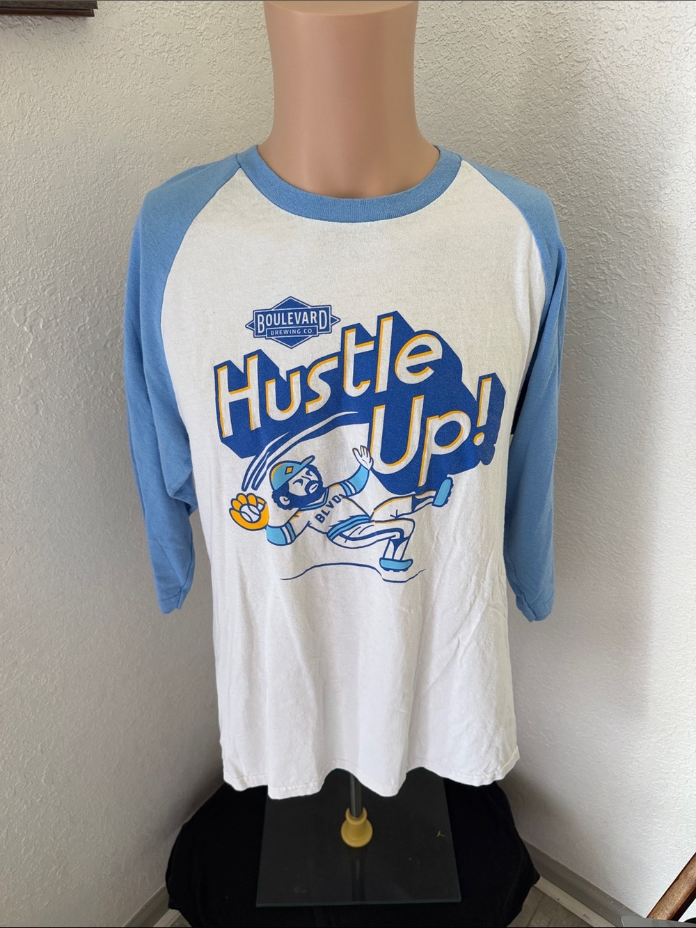 Boulevard 'Hustle Up!' Men’s Raglan Baseball Tee - White & Light Blue